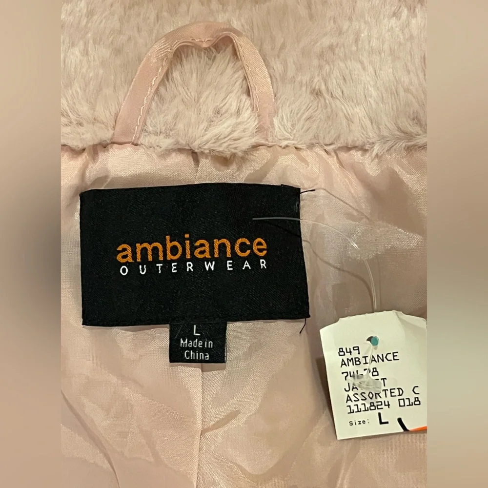 Faux fur cropped jacket. Front zipper, 2 pockets. Subtle pink. Size L. NWT - Picture 10 of 11